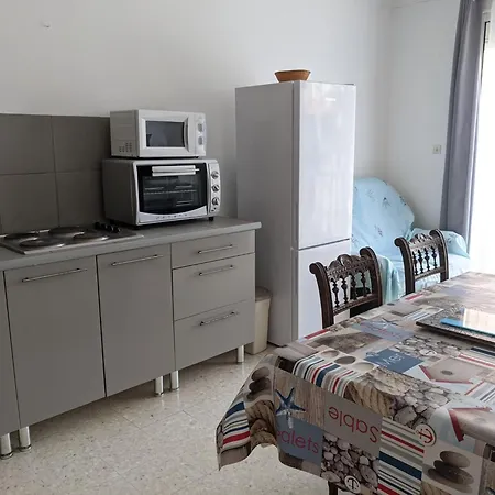 T2 Climatisé, 2 Cours, Proche Plage, Parking Privé, 5 Pers., Animaux Acceptés - Fr-1-797-58 * Port-la-Nouvelle