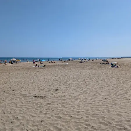 T2 Climatisé, 2 Cours, Proche Plage, Parking Privé, 5 Pers., Animaux Acceptés - Fr-1-797-58 * Port-la-Nouvelle
