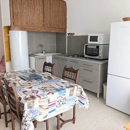 T2 Climatise, 2 Cours, Proche Plage, Parking Prive, 5 Pers., Animaux Acceptes - Fr-1-797-58 Villa