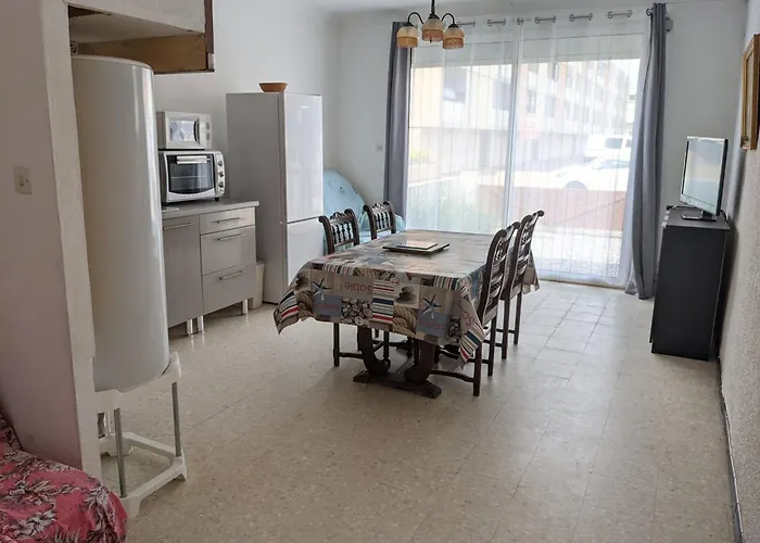 T2 Climatise, 2 Cours, Proche Plage, Parking Prive, 5 Pers., Animaux Acceptes - Fr-1-797-58 Port-la-Nouvelle